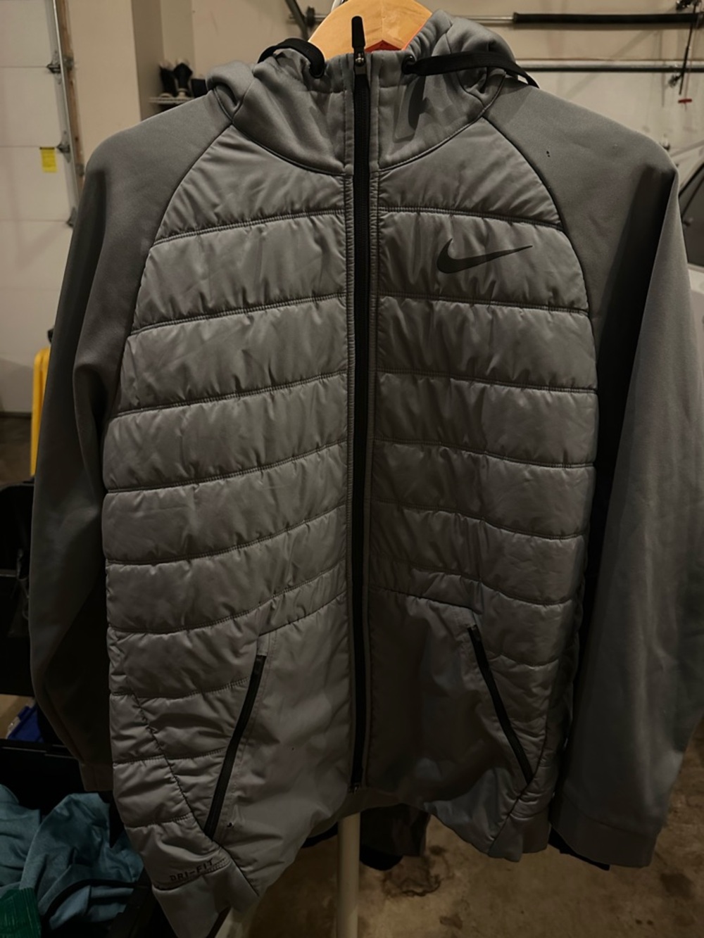 Nike Men's Gray dry-fit Quilted Hooded Jacket large ( read description)